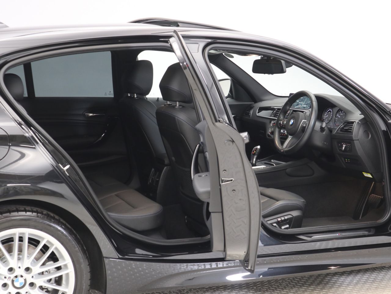 118D 5DOOR RHD