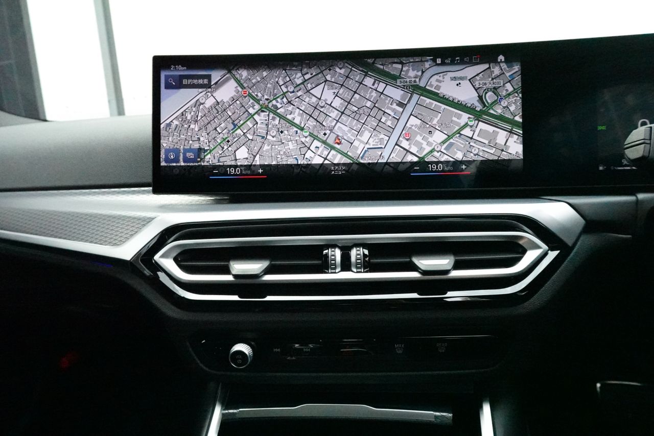 320d xDrive Berline RHD