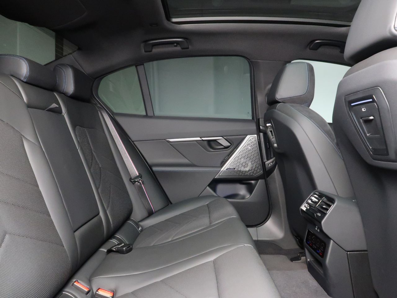 BMW i5 M60 xDrive Sedan RHD