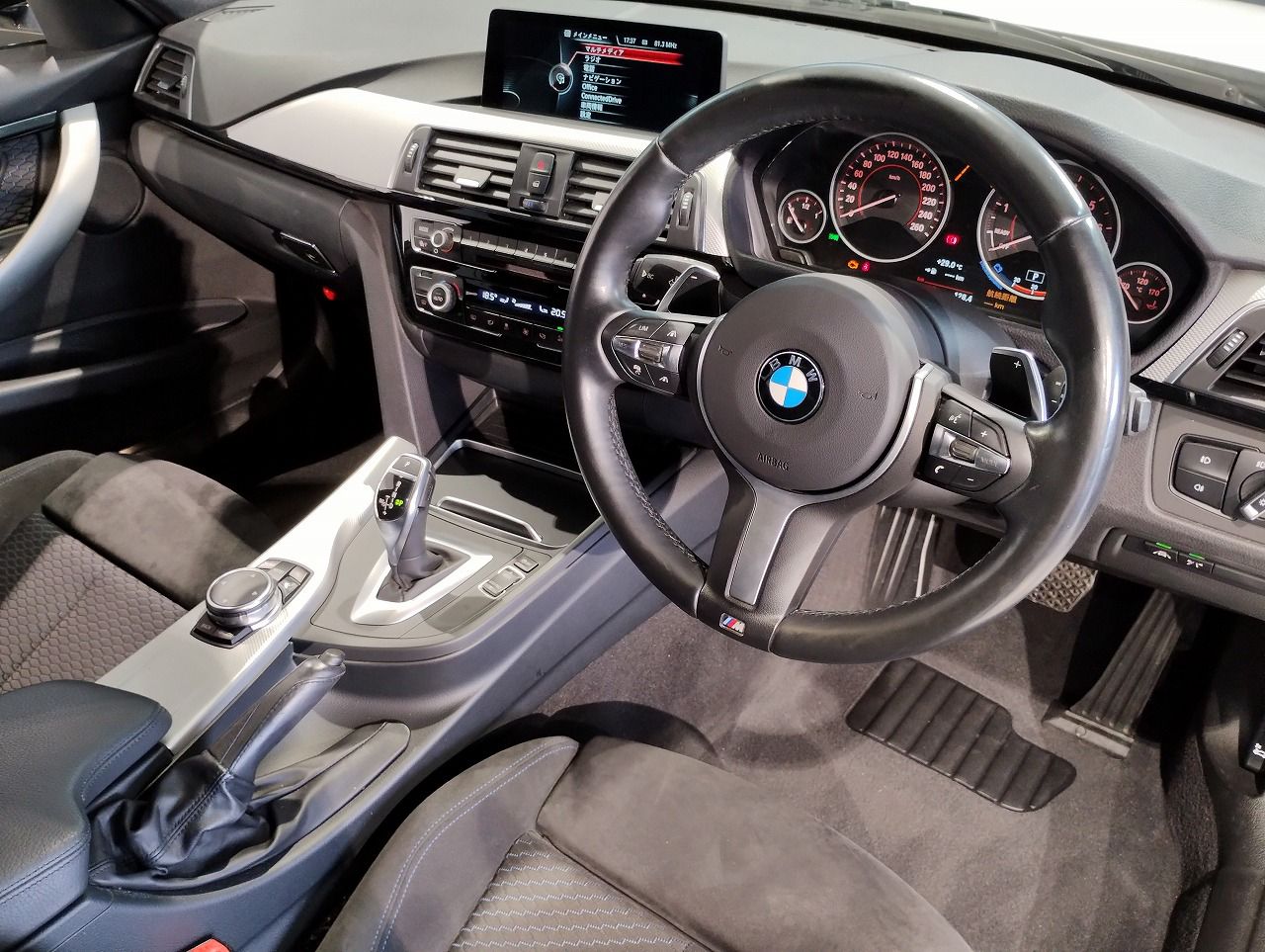 320I SEDAN RHD