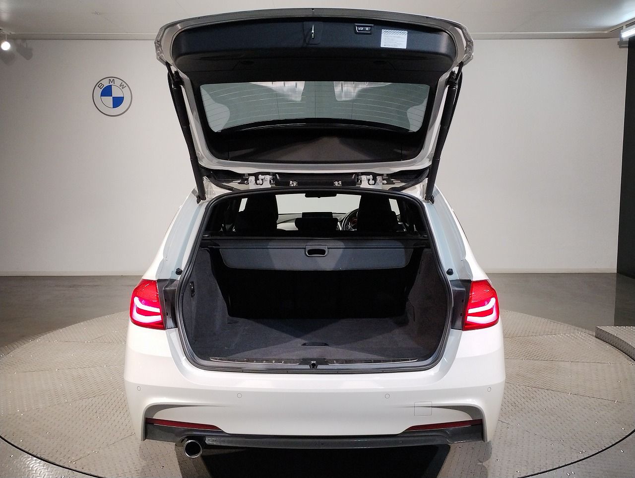 318I TOURING RHD