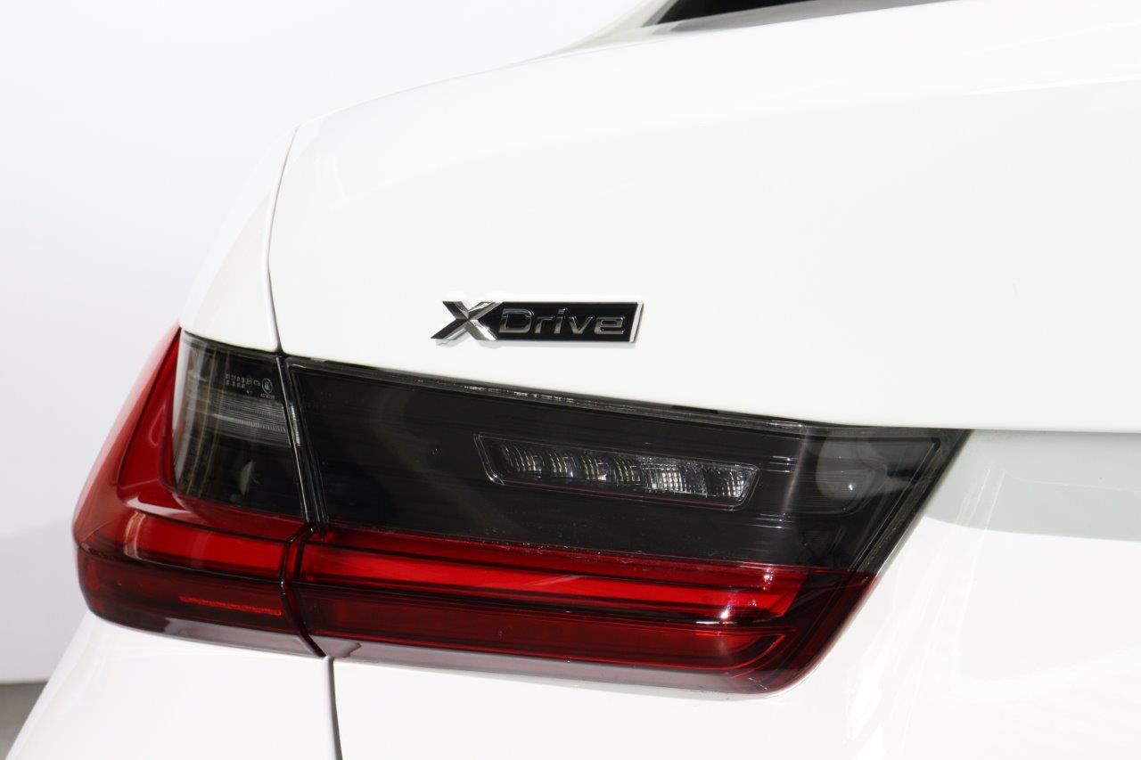 320d xDrive Berline RHD