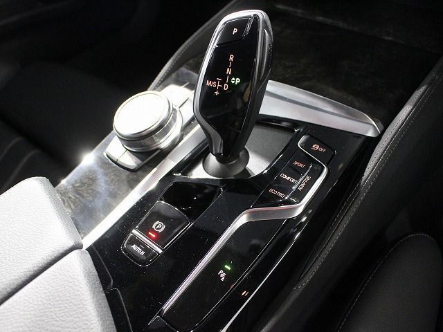 520d xDrive Touring RHD