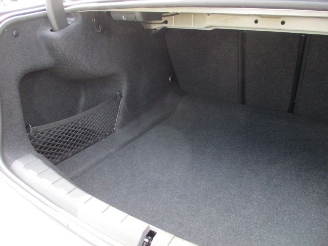 320i Sedan RHD