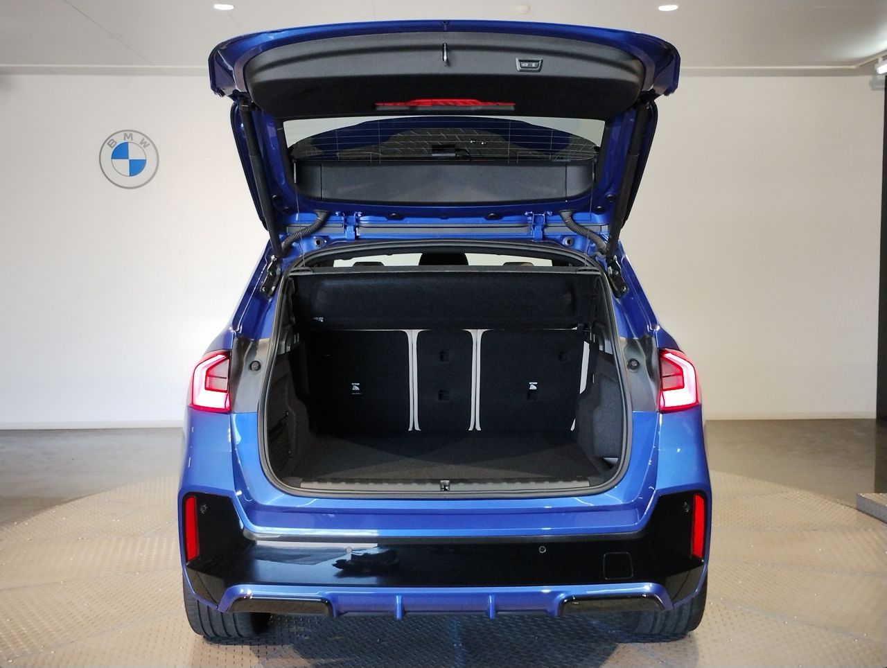 U11 iX1 xDrive30