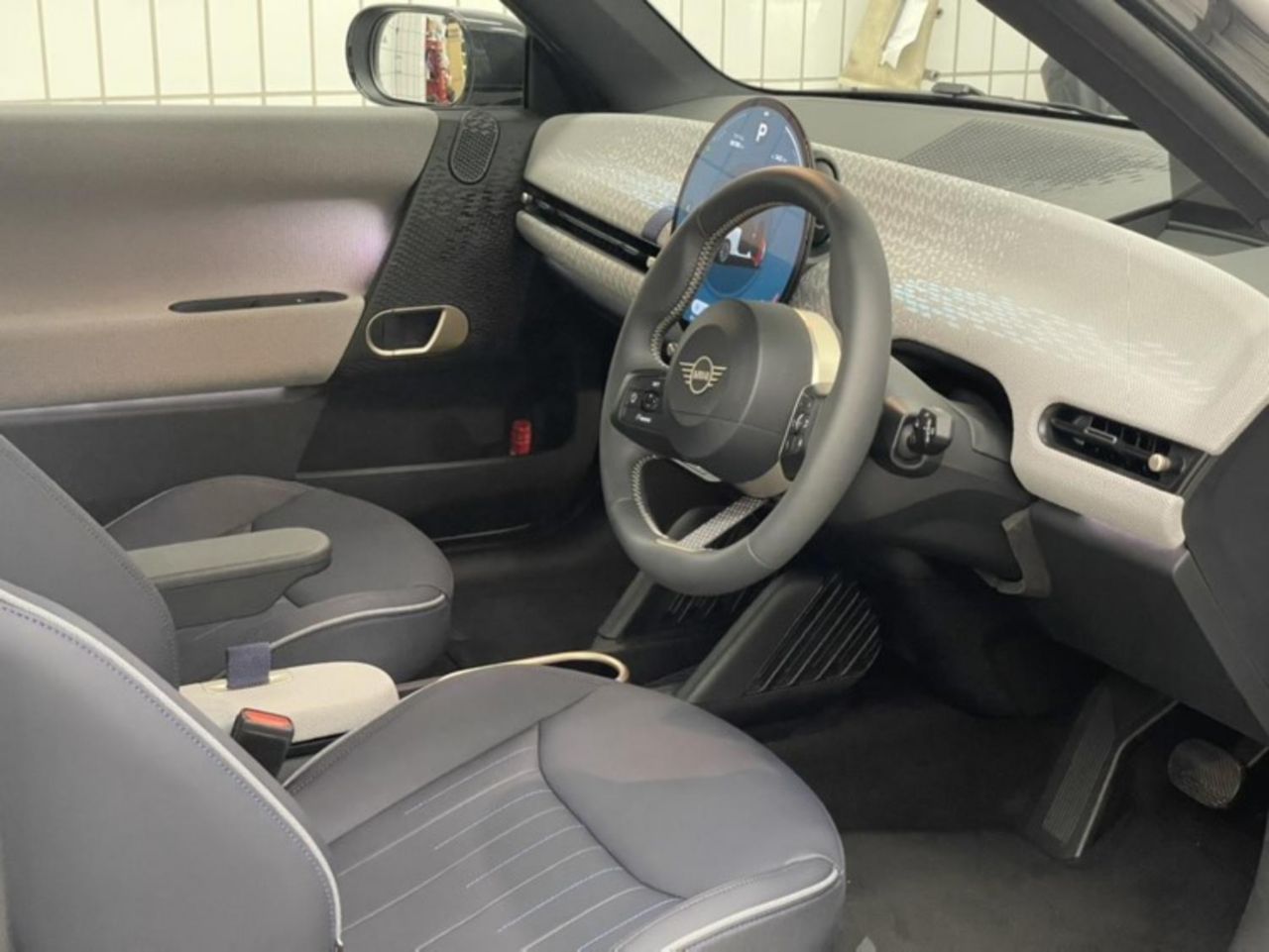 J01 MINI Cooper SE