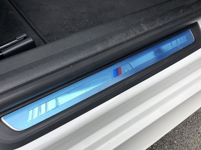 320i Sedan RHD