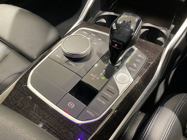 G20 320d xDrive RHD Saloon