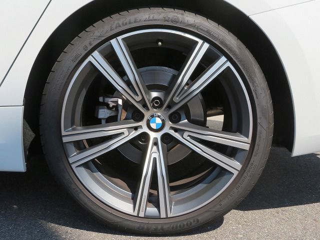 320d xDrive Berline RHD