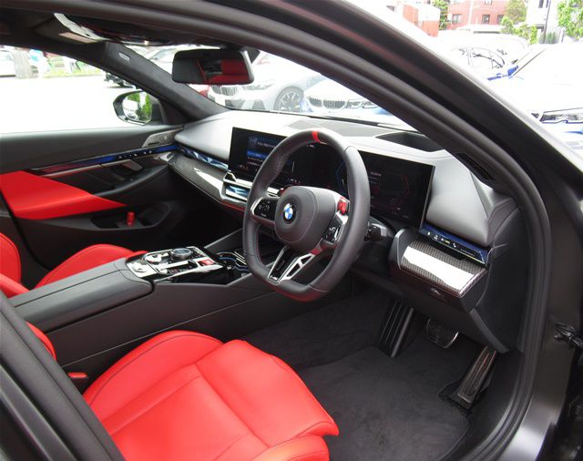 M5 Saloon RHD