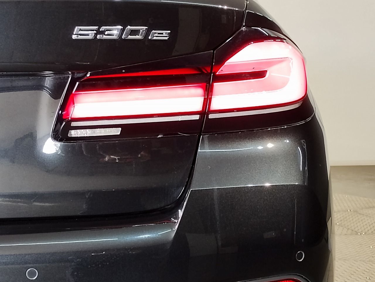 530e Sedan RHD