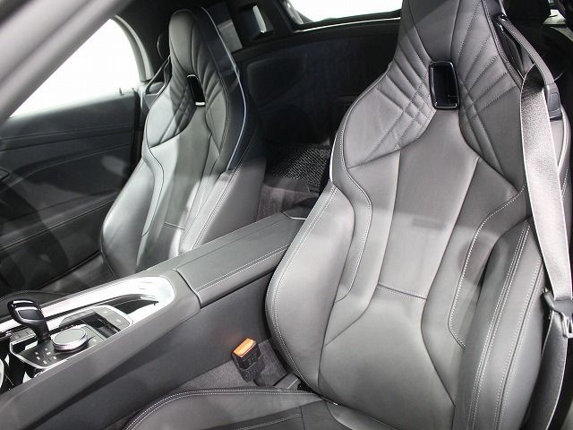 G29 z4 sDrive20i RHD