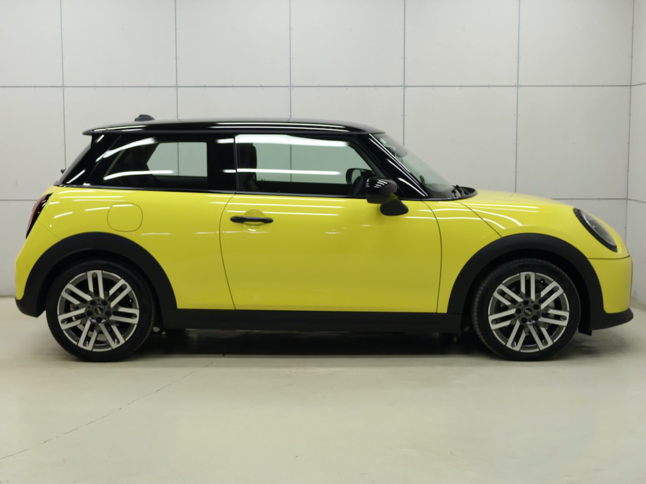 F66 MINI Cooper C 3Dr