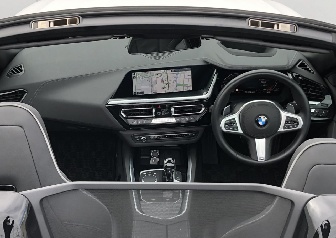 G29 z4 sDrive20i RHD