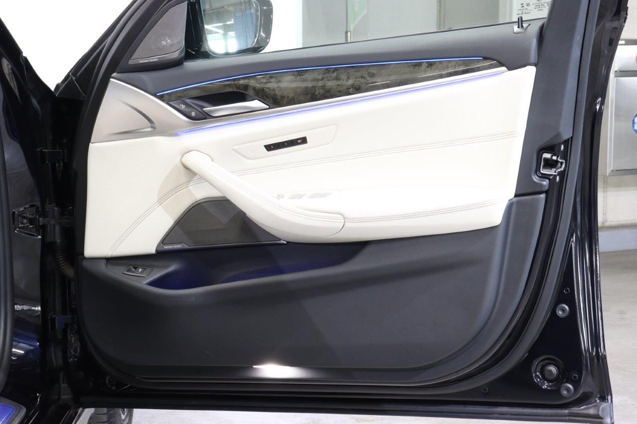 520d xDrive Sedan RHD