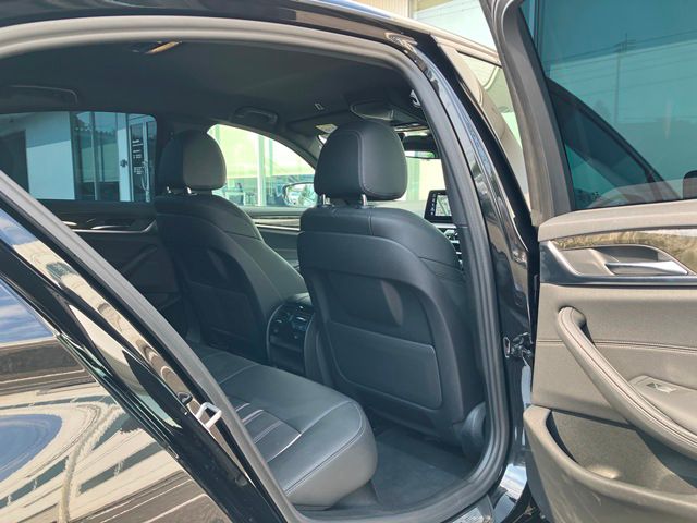 530e Sedan RHD