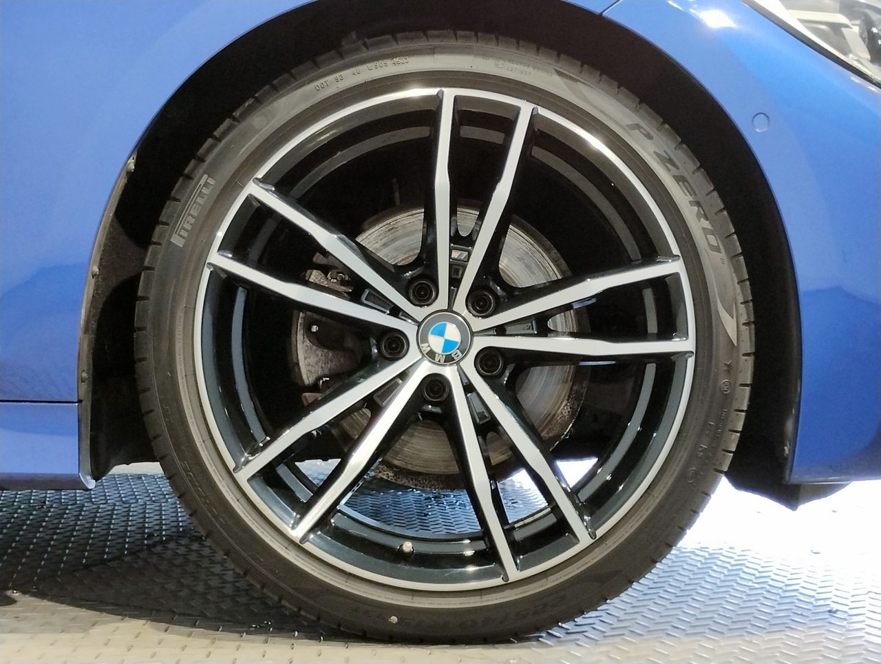 320i Sedan RHD