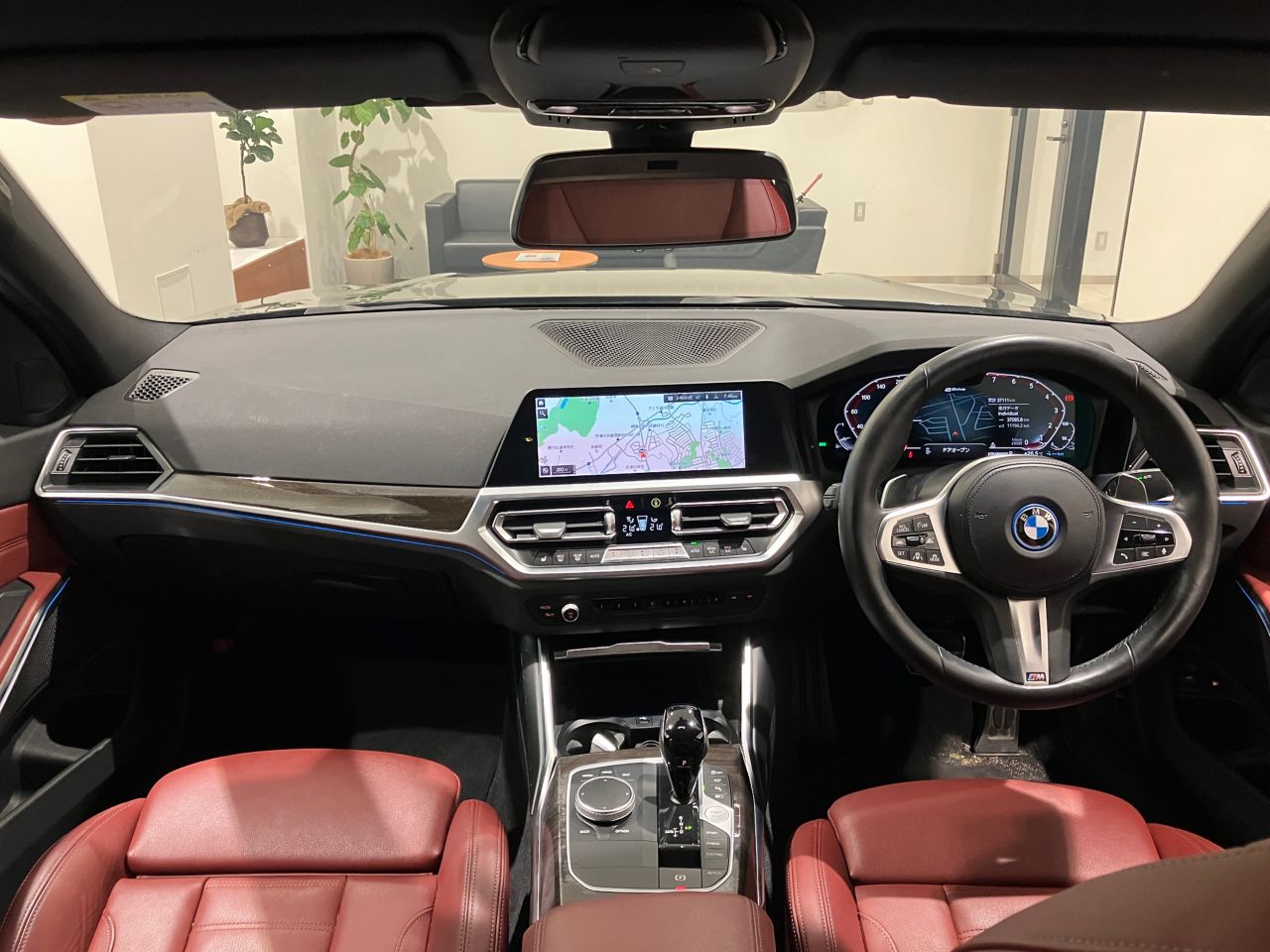 G20 330e Saloon RHD