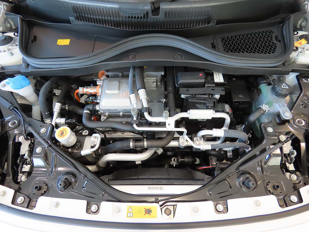 J01 MINI Cooper SE