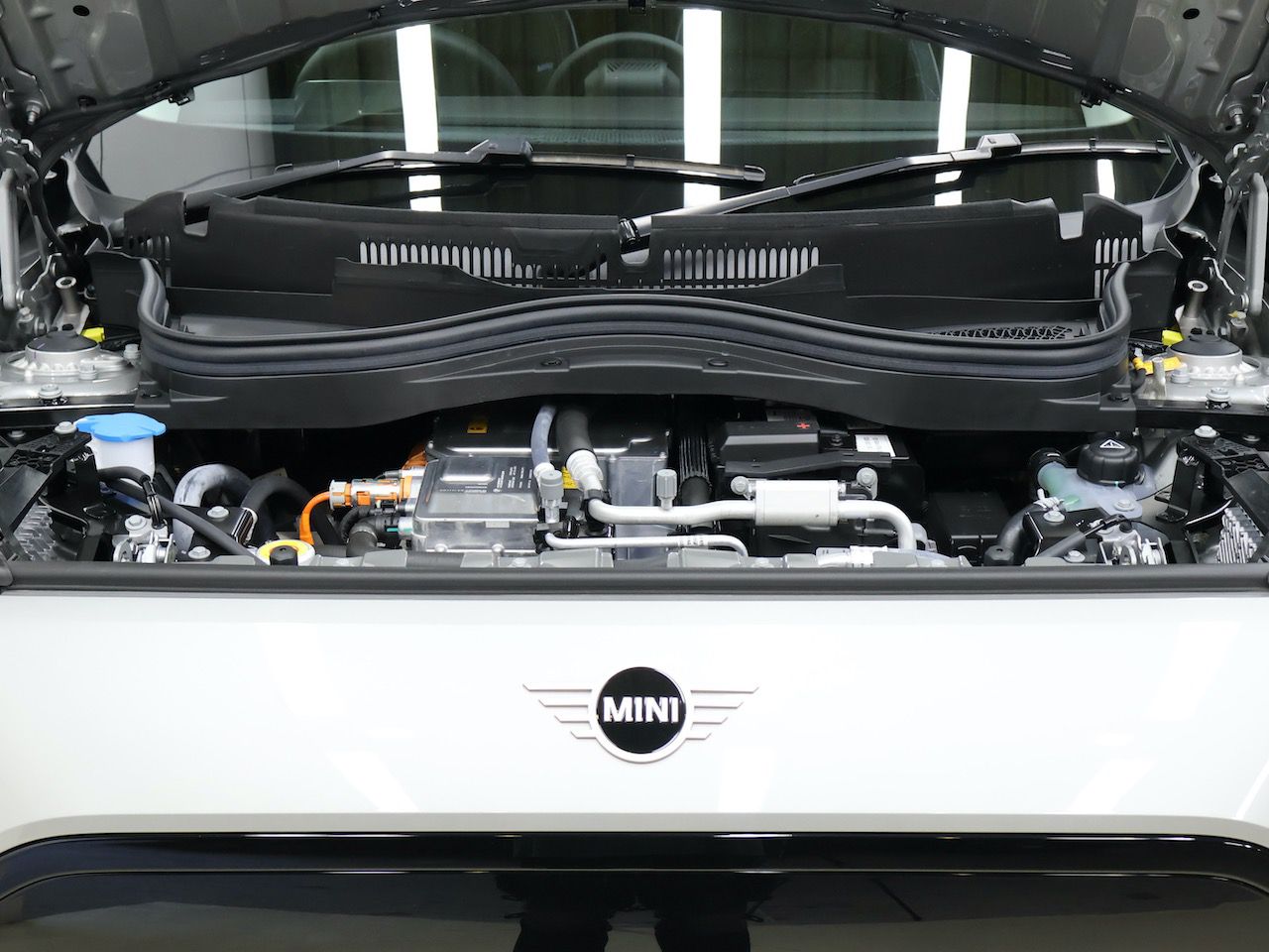 J05 MINI Aceman E