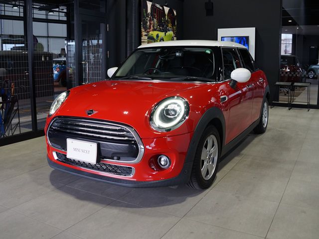 MINI COOPER 5 DOOR.