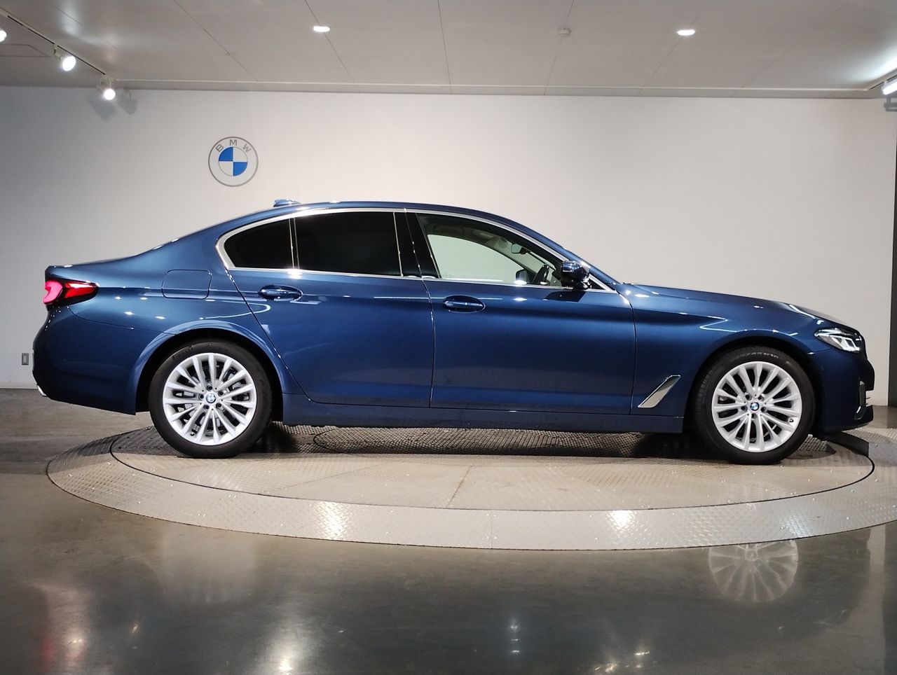520d xDrive Sedan RHD