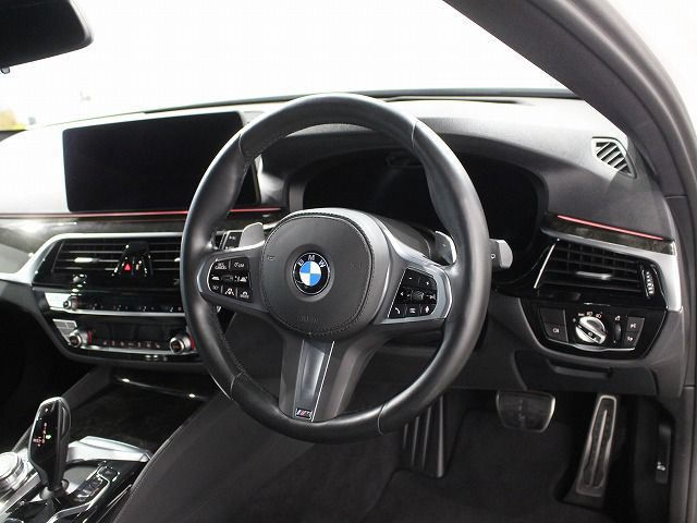 520d xDrive Touring RHD