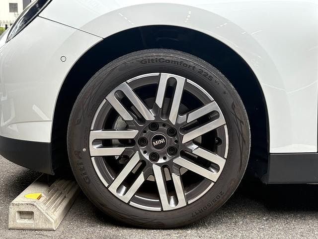 J01 MINI Cooper E