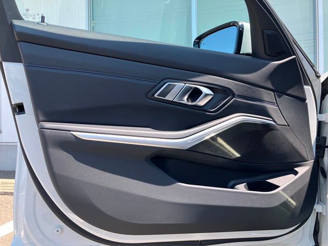 G20 320i Saloon RHD TU