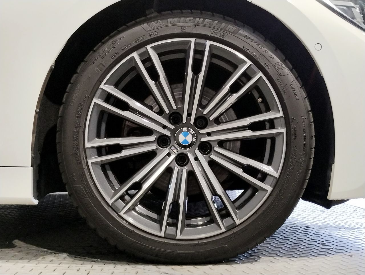 320i Sedan RHD