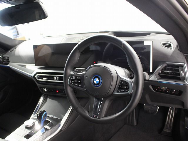 G26 i4 eDrive40 RHD