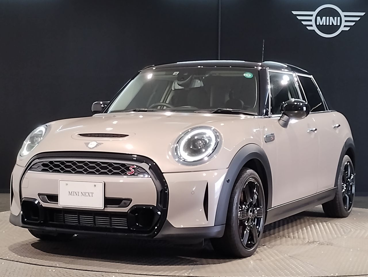 MINI COOPER S 5 DOOR.