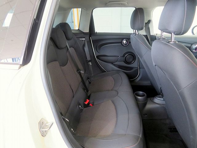 F55 COOPER D (AT)