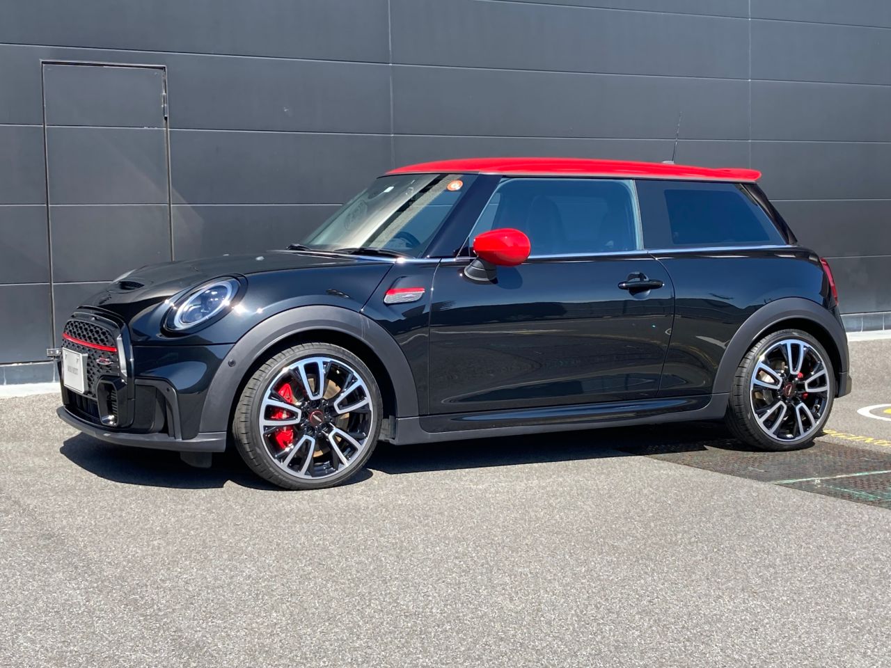 THE MINI JOHN COOPER WORKS.