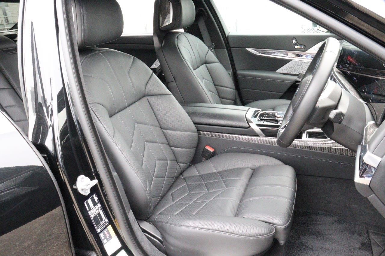 BMW i7 M70 xDrive Sedan RHD