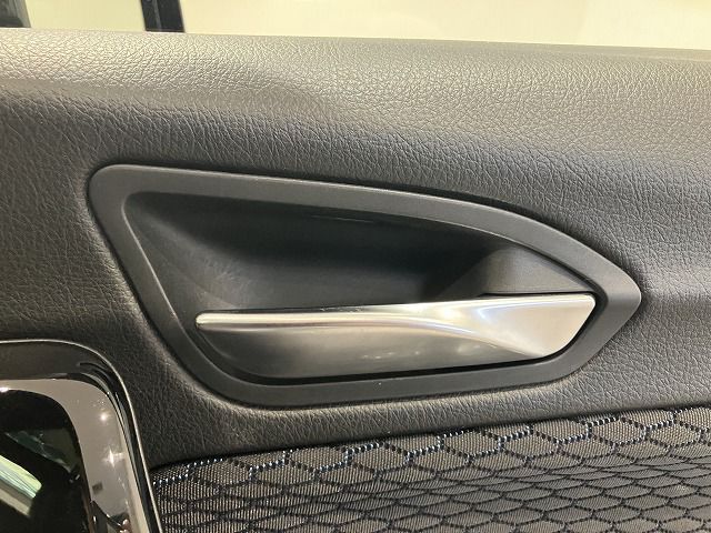118D 5DOOR RHD