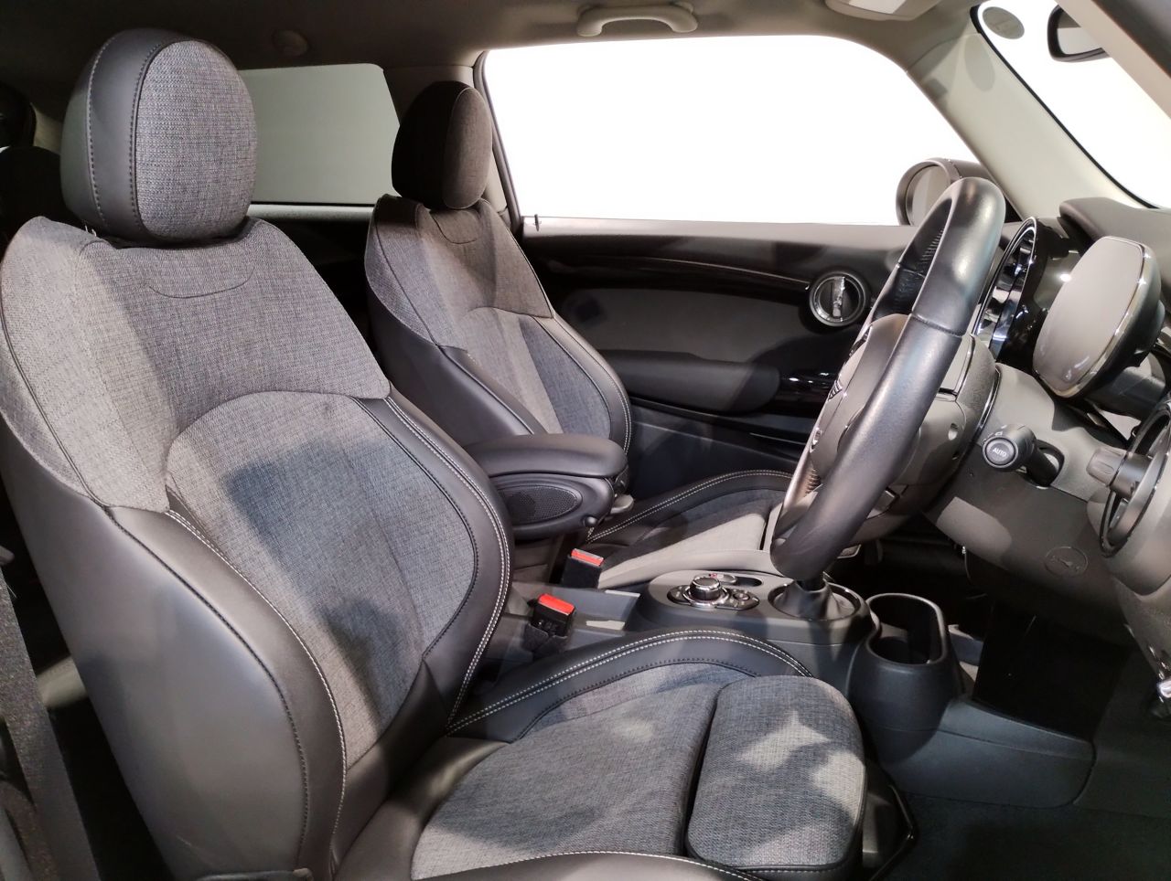 MINI Cooper F56 RHD