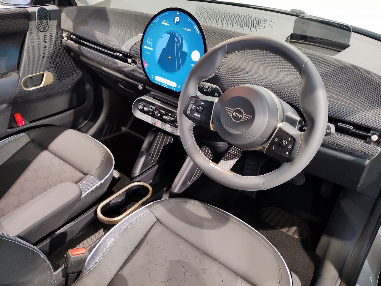 J01 MINI Cooper E