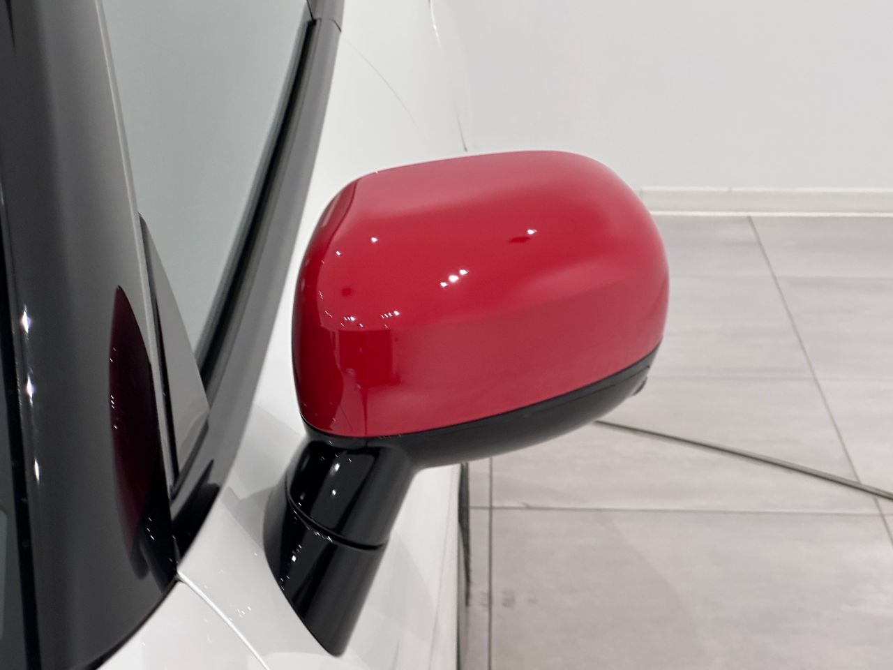 J01 MINI Cooper SE
