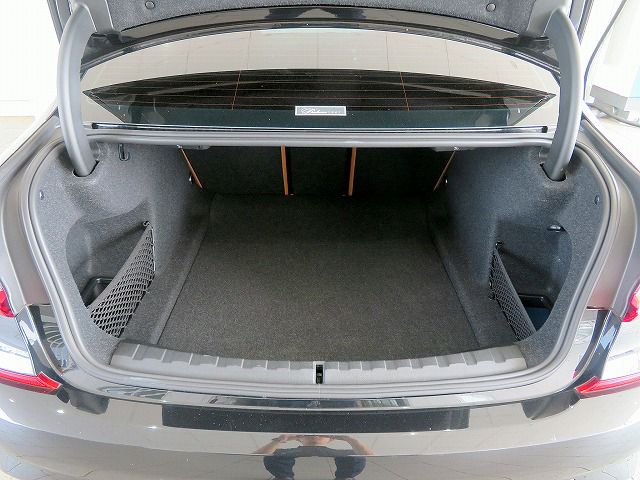 G20 320d xDrive RHD Saloon