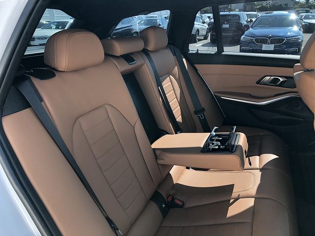 G21 320i RHD