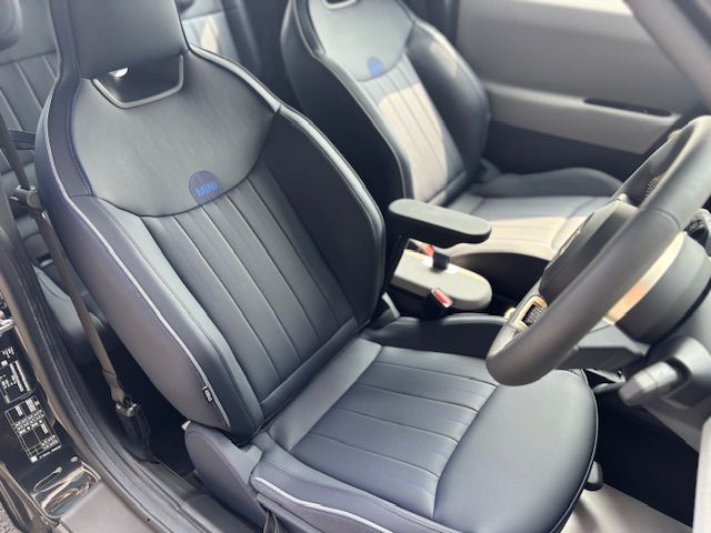 J01 MINI Cooper SE