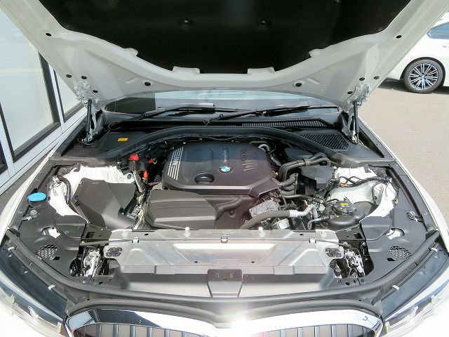 G20 320d xDrive RHD Saloon