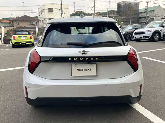 J01 MINI Cooper E