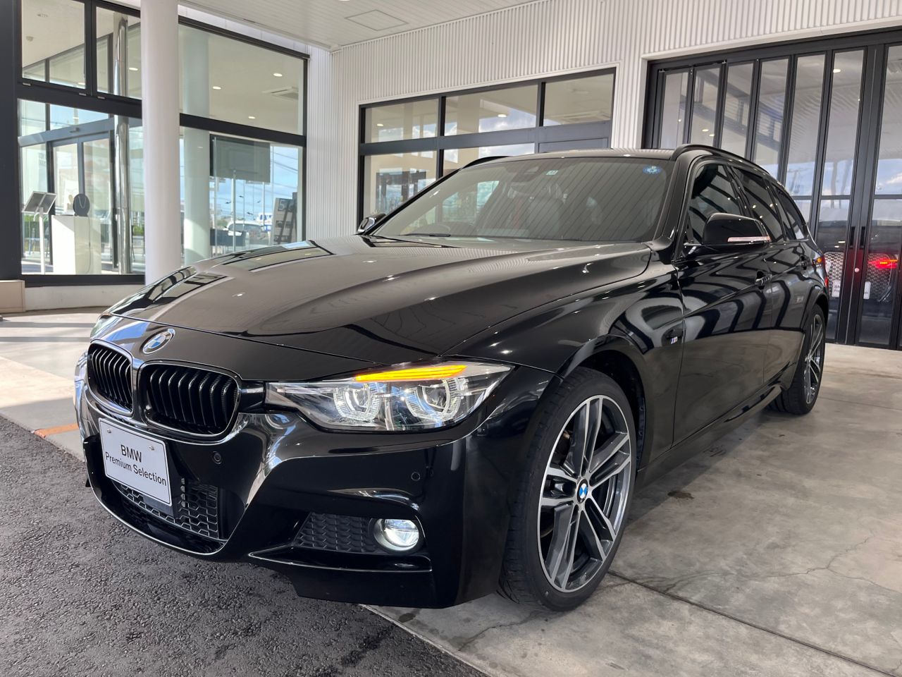 320i xDrive Touring Edition Shadow