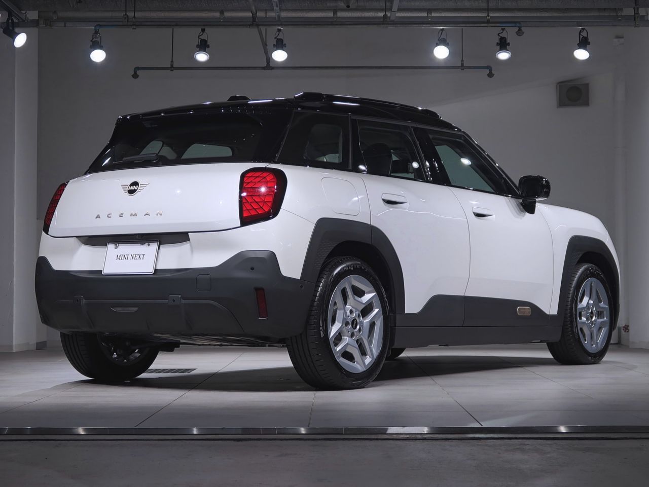 J05 MINI Aceman E