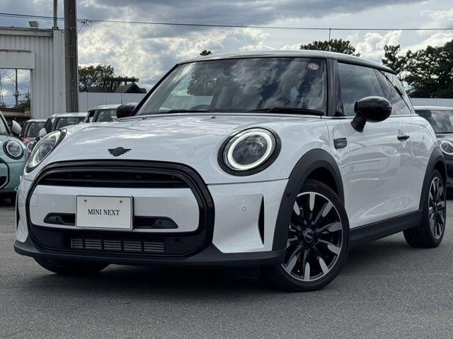 MINI COOPER 3 DOOR CAMDEN EDITION.