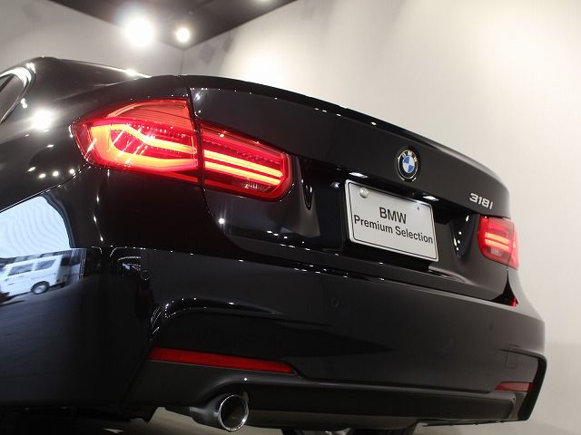 318I SEDAN RHD