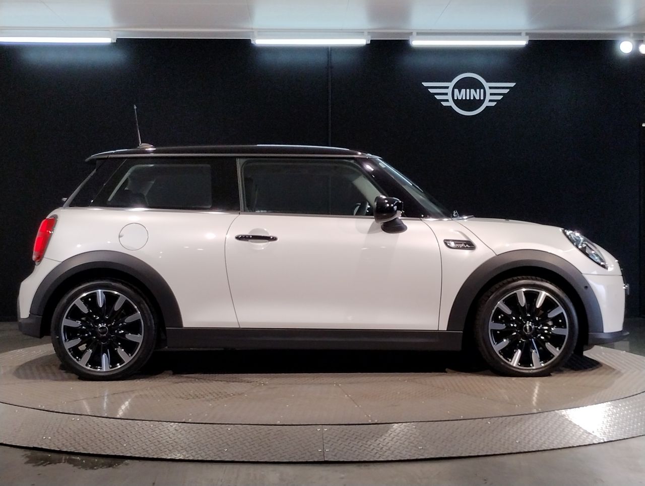 MINI Cooper F56 RHD