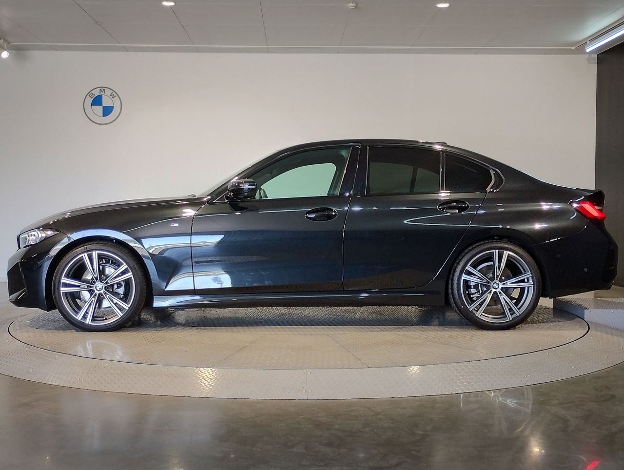 320d xDrive Berline RHD